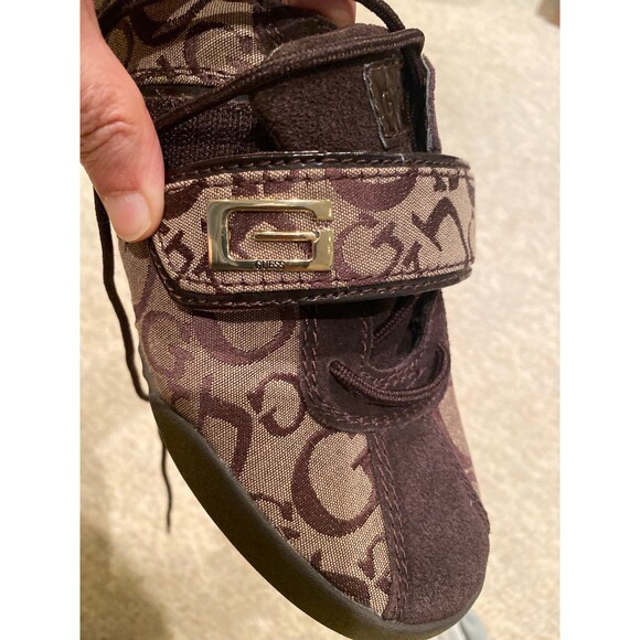 Authentic Guess Sneakers 8.5 Women’s Brown Monogram NWOB  canvas gold accents - Picture 8 of 12